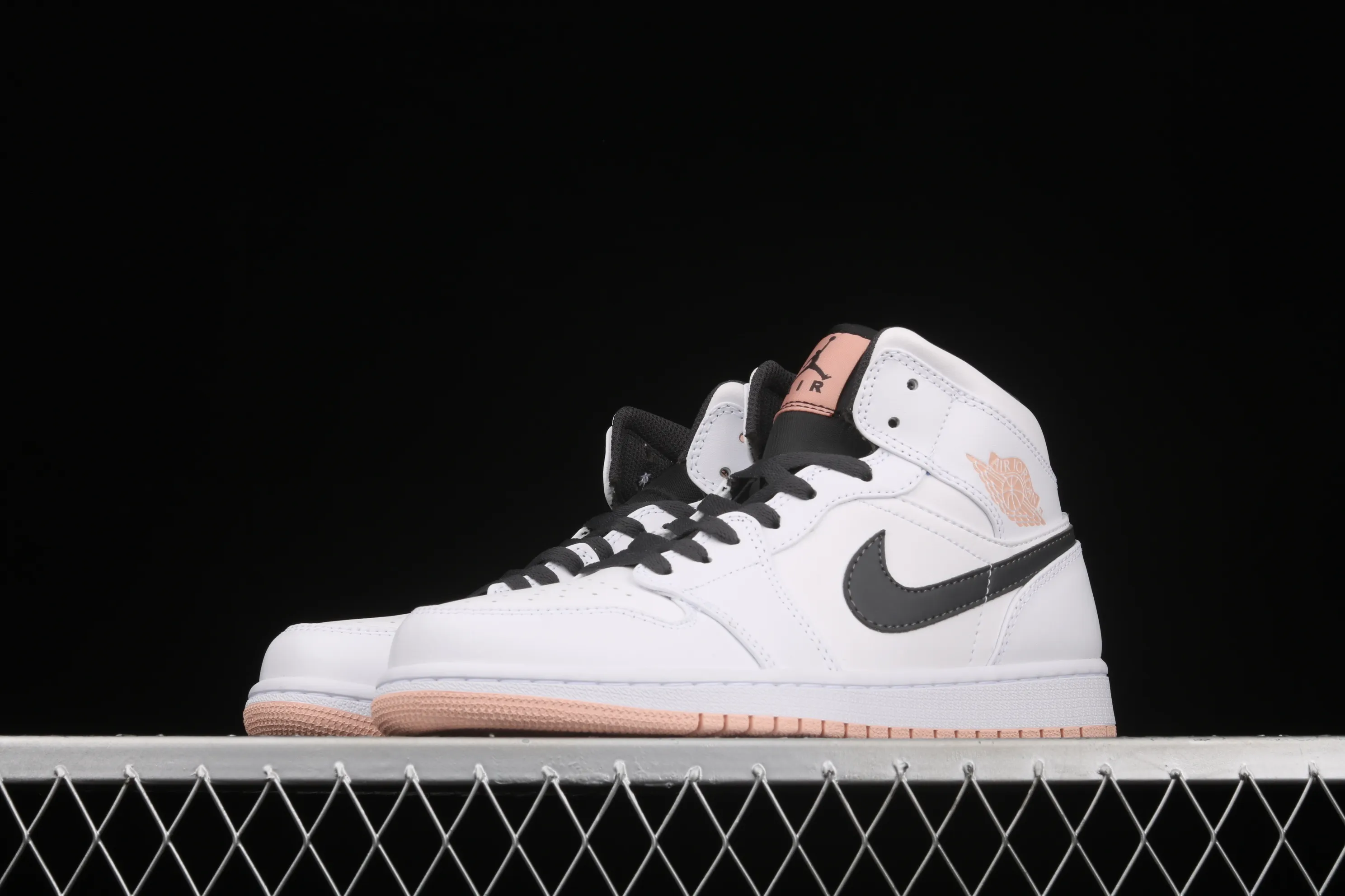 All categories Air Jordan Jordan series basketball shoes Air Jordan 1 Mid Air Jordan 1 Mid AJ1 Joe 1 white and black cherry blossom powder Zhongbang basketball shoes 554725-180